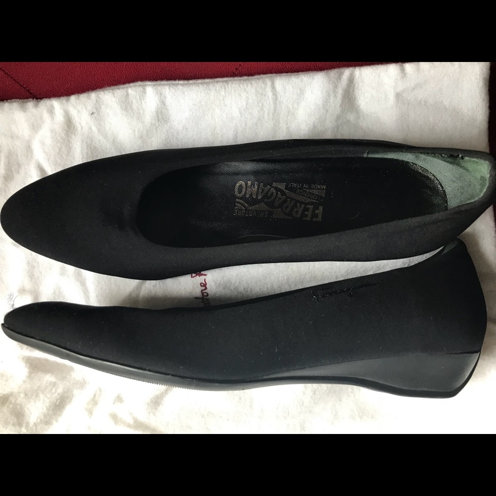 Salvatore Ferragamo Black Women's Pointed Toe Flats